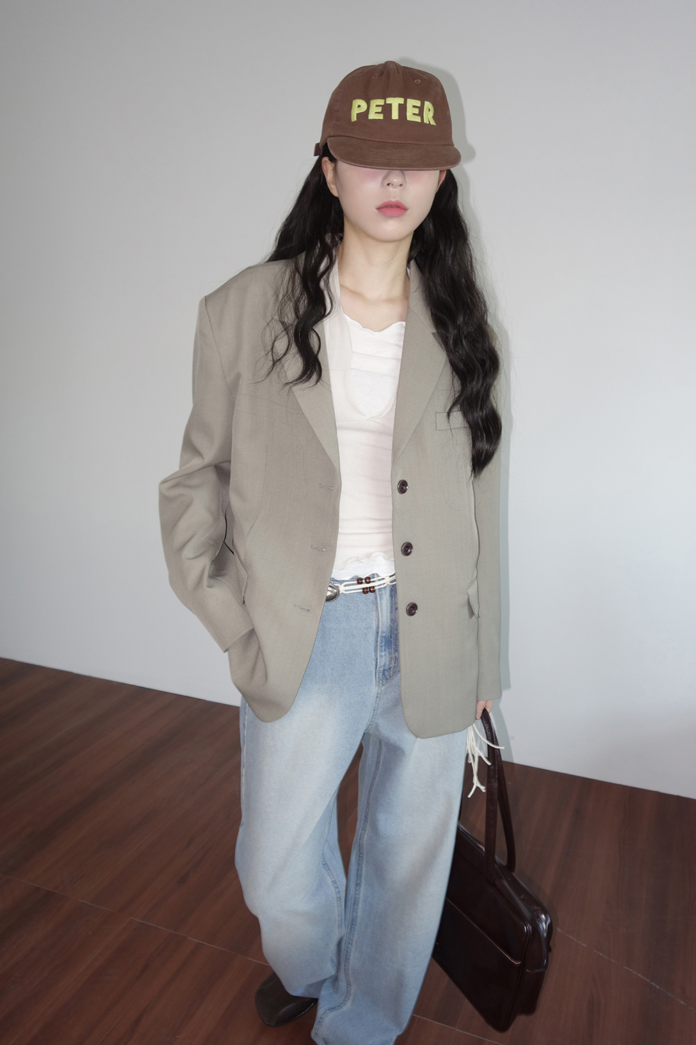 긴팔 티셔츠 모델 착용 이미지-S2L16