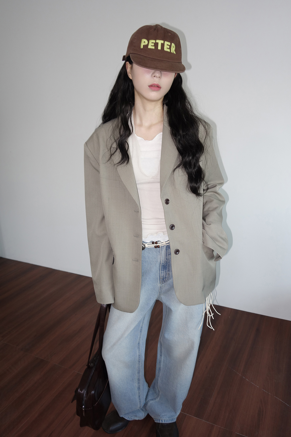 긴팔 티셔츠 모델 착용 이미지-S2L18