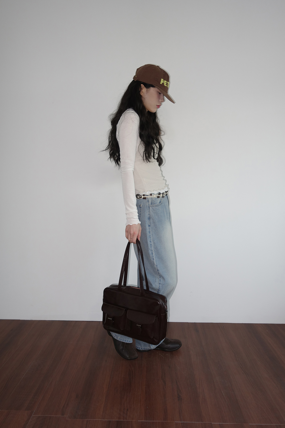 긴팔 티셔츠 모델 착용 이미지-S2L22