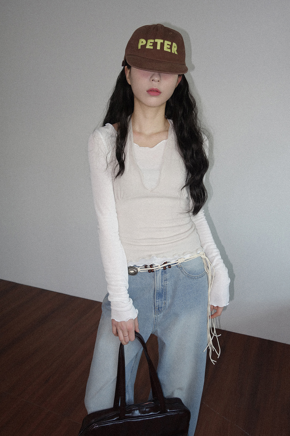 긴팔 티셔츠 모델 착용 이미지-S2L13