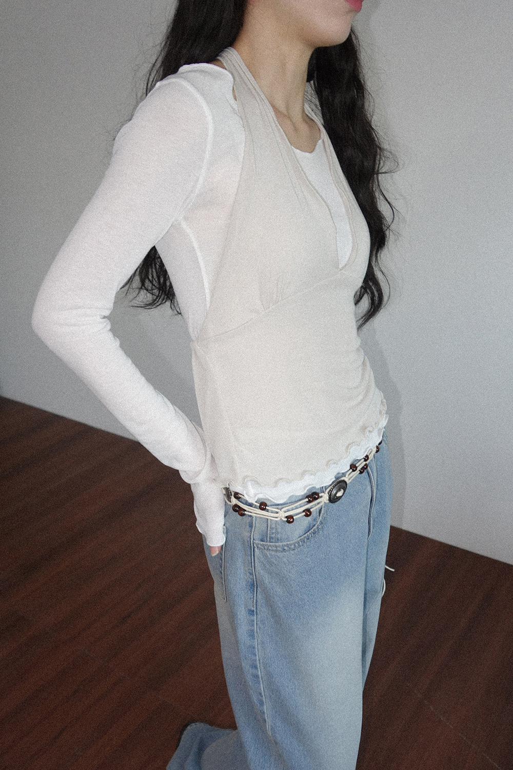 긴팔 티셔츠 모델 착용 이미지-S2L9