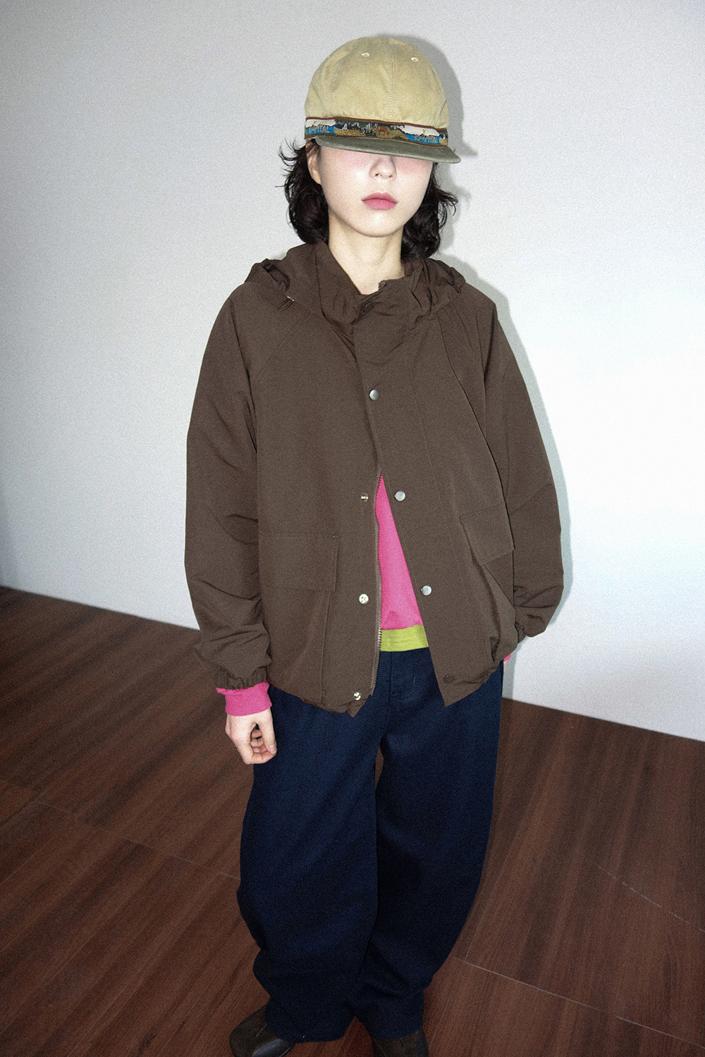 재킷 모델 착용 이미지-S1L4