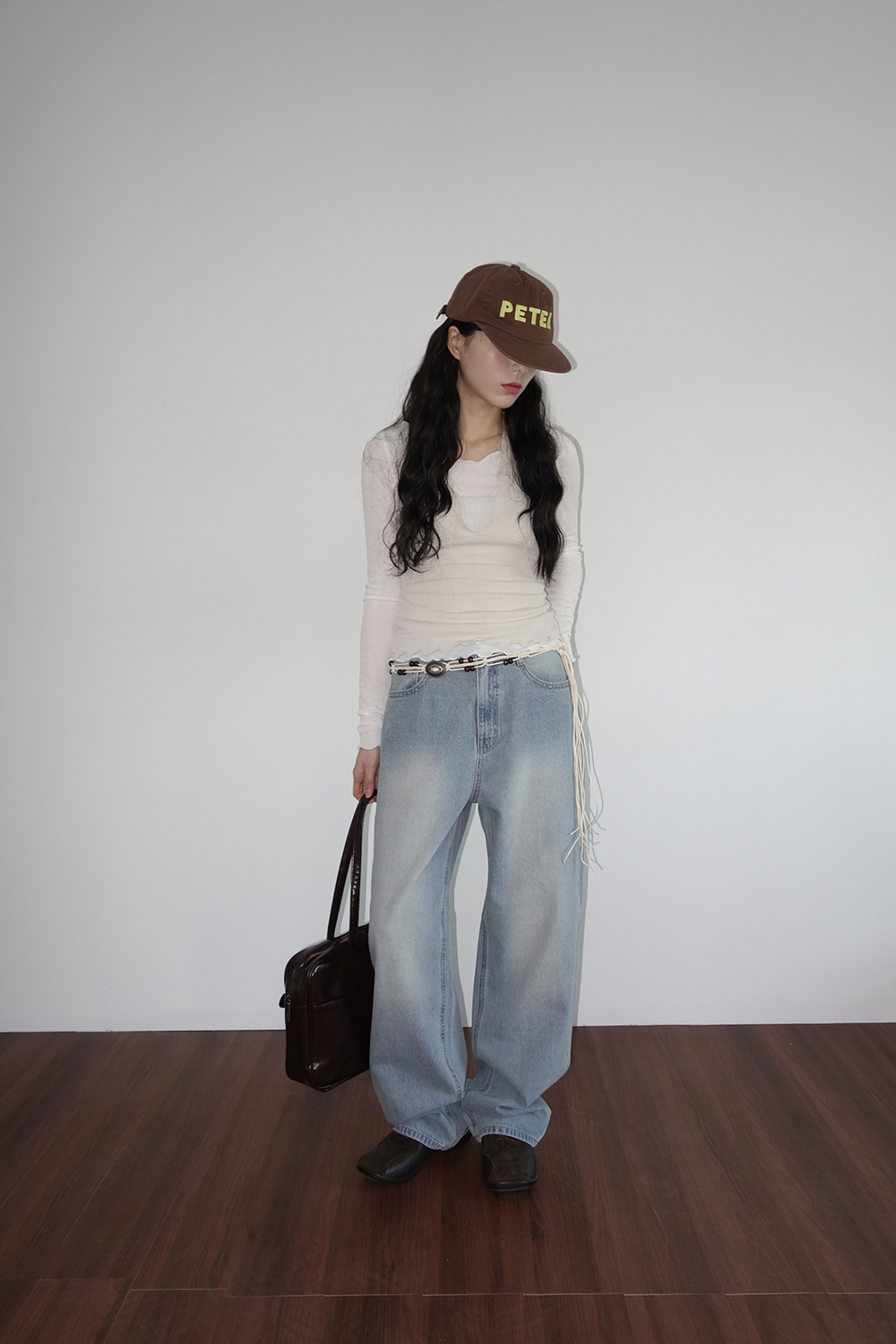 긴팔 티셔츠 모델 착용 이미지-S2L20