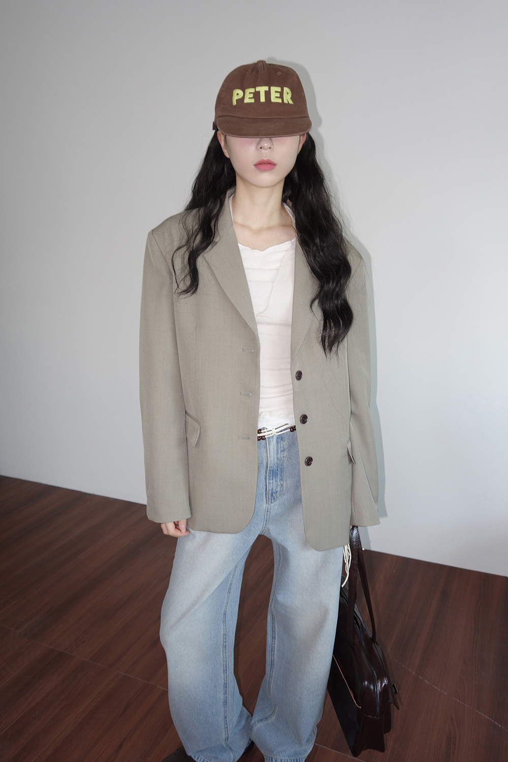 긴팔 티셔츠 모델 착용 이미지-S2L15