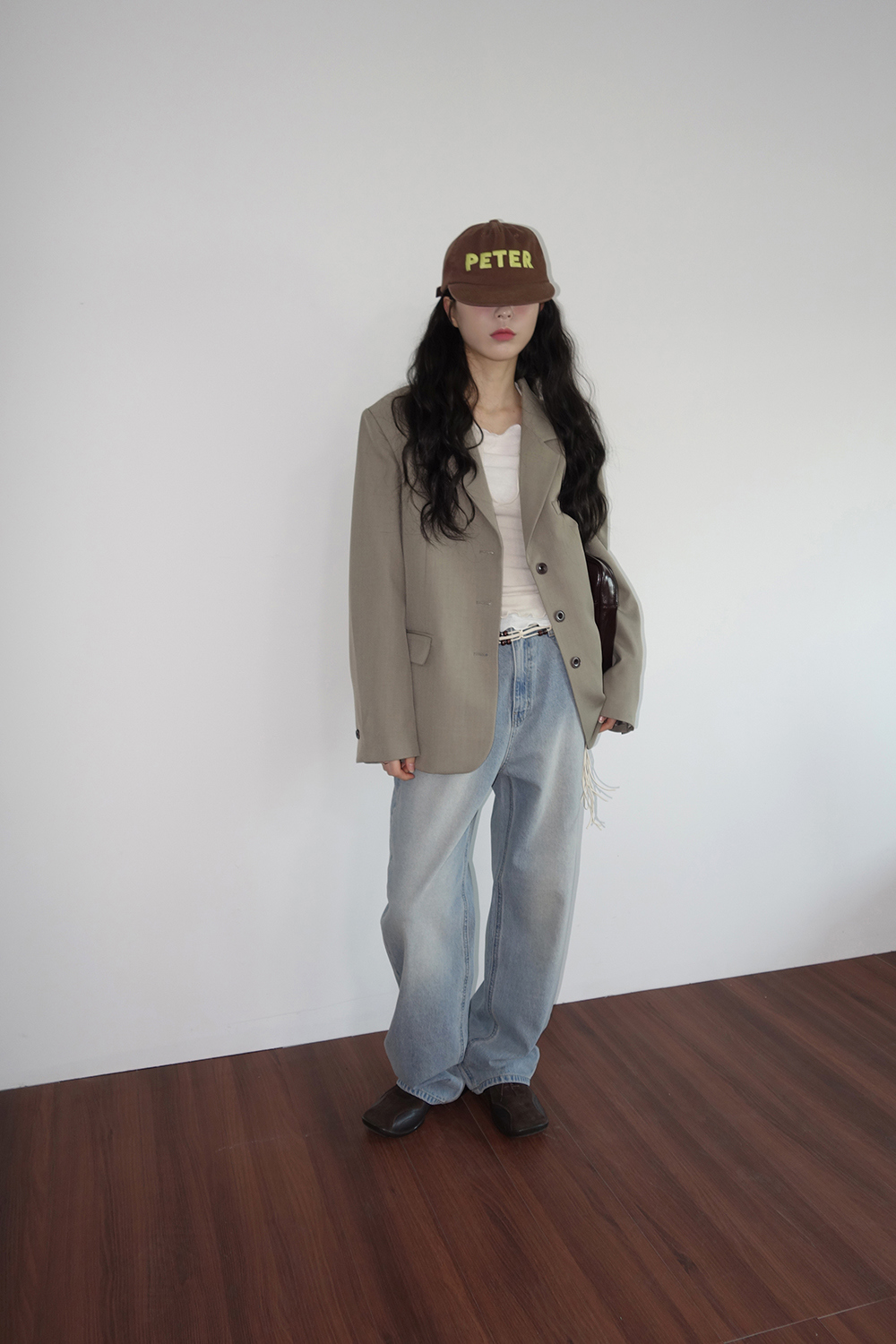 긴팔 티셔츠 모델 착용 이미지-S2L28