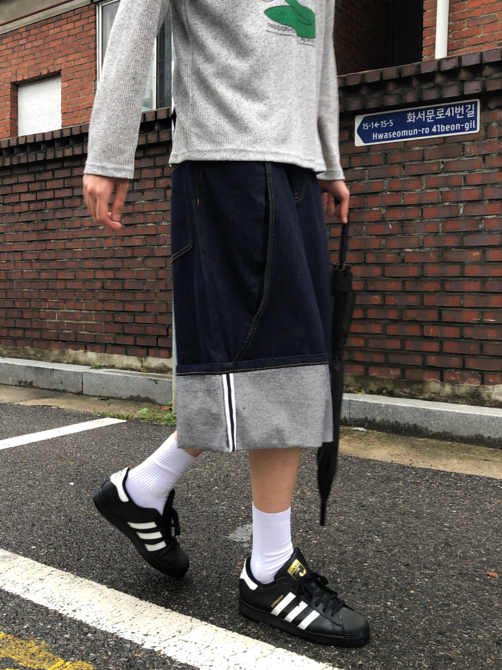 반바지 모델 착용 이미지-S2L7