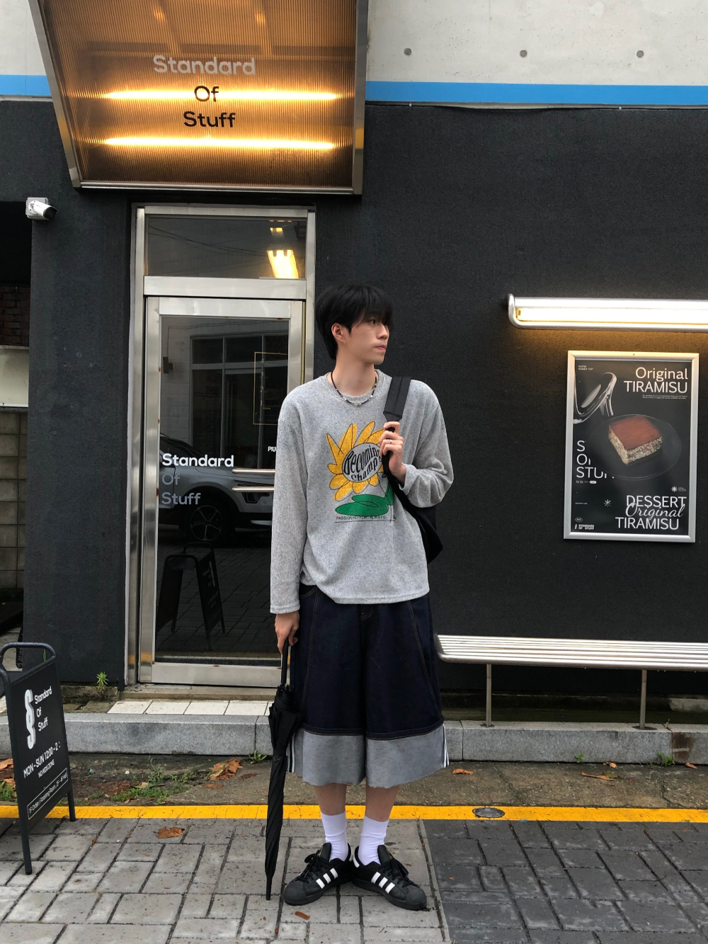 반바지 모델 착용 이미지-S2L18