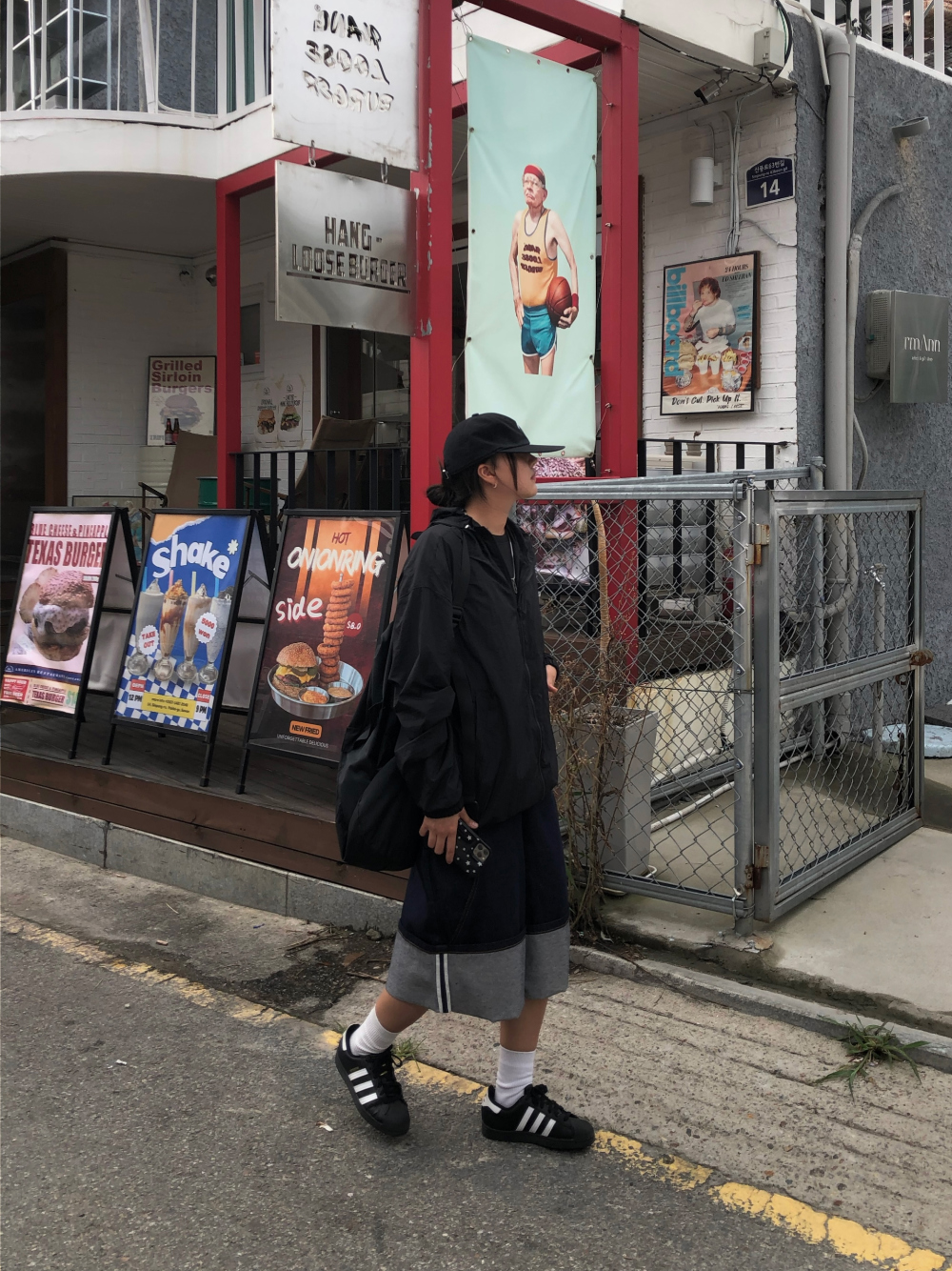 반바지 모델 착용 이미지-S2L25