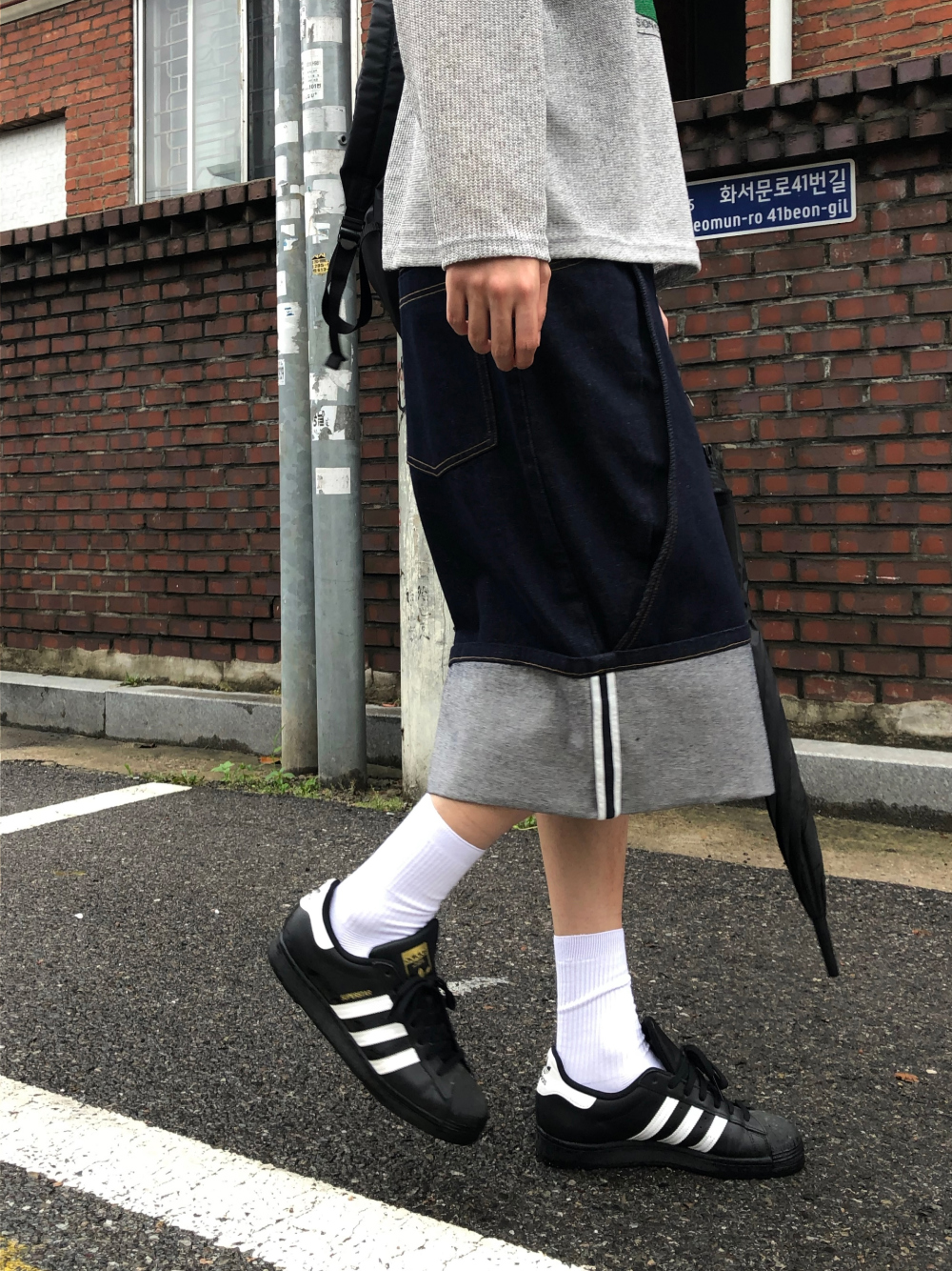 반바지 모델 착용 이미지-S2L9