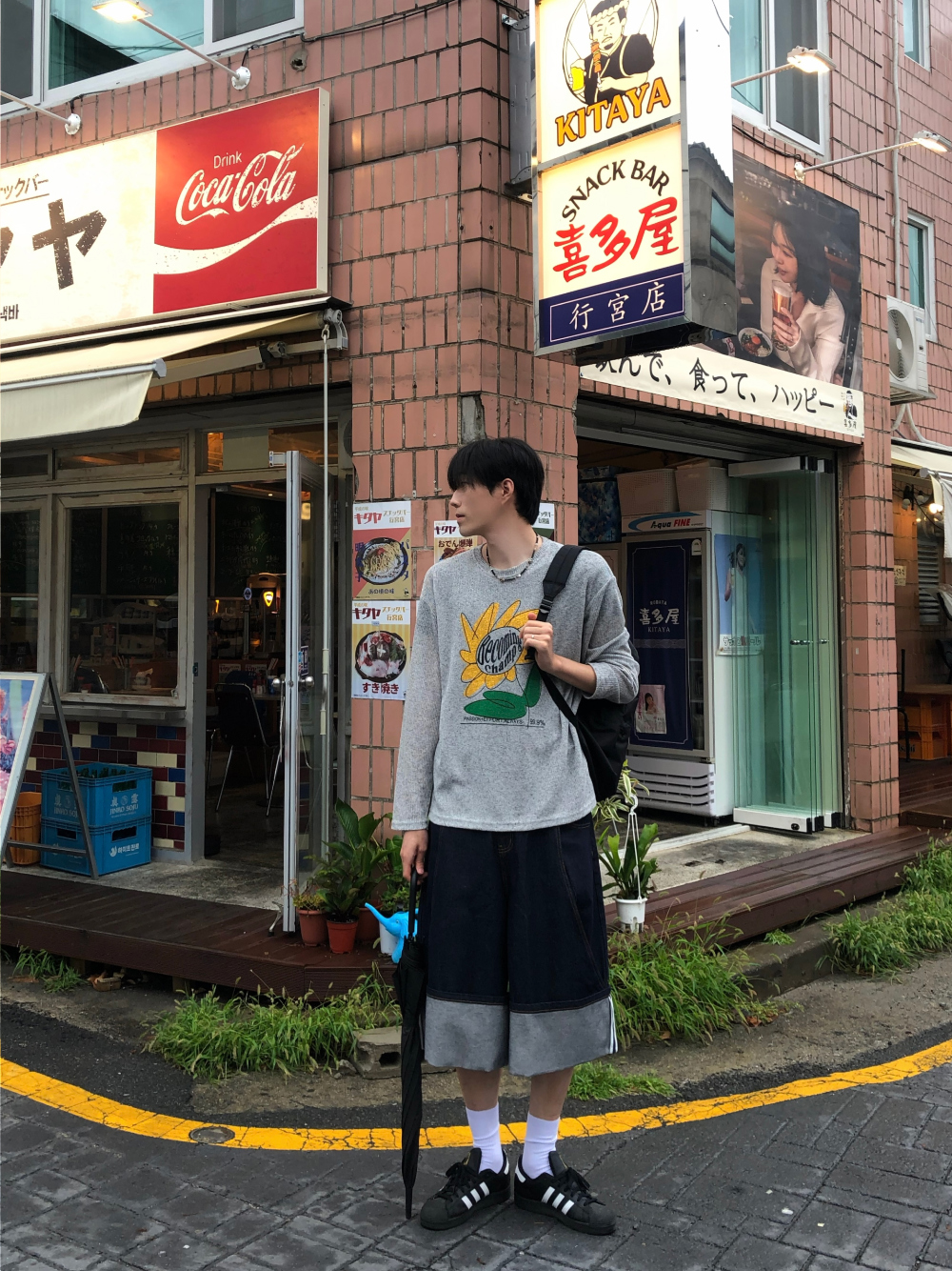 반바지 모델 착용 이미지-S2L4