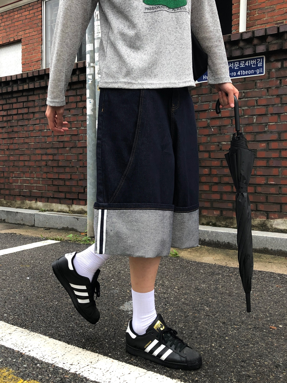 반바지 모델 착용 이미지-S2L1