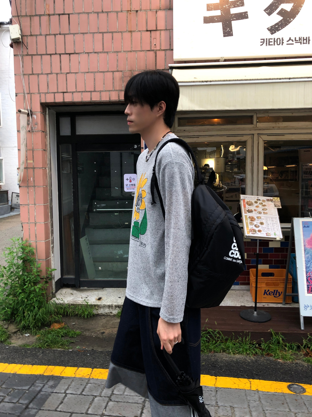 반바지 모델 착용 이미지-S2L6