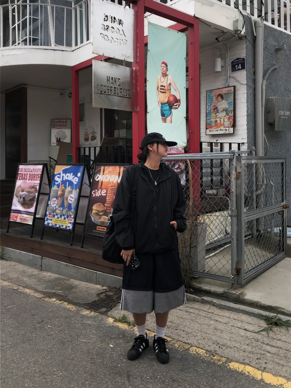 반바지 모델 착용 이미지-S2L21