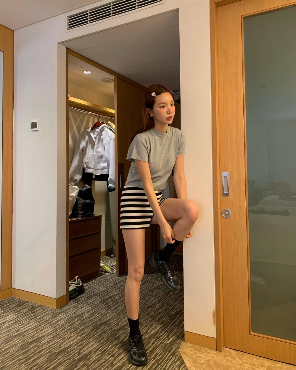 반팔 티셔츠 모델 착용 이미지-S15L2