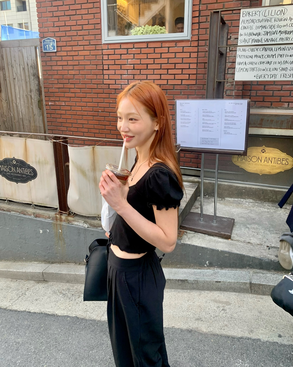 반팔 티셔츠 모델 착용 이미지-S13L9