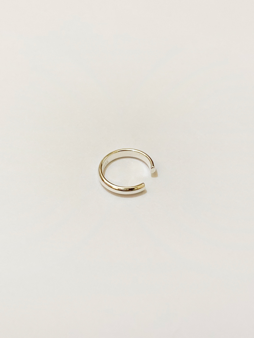 악세사리 화이트 색상 이미지-S23L5