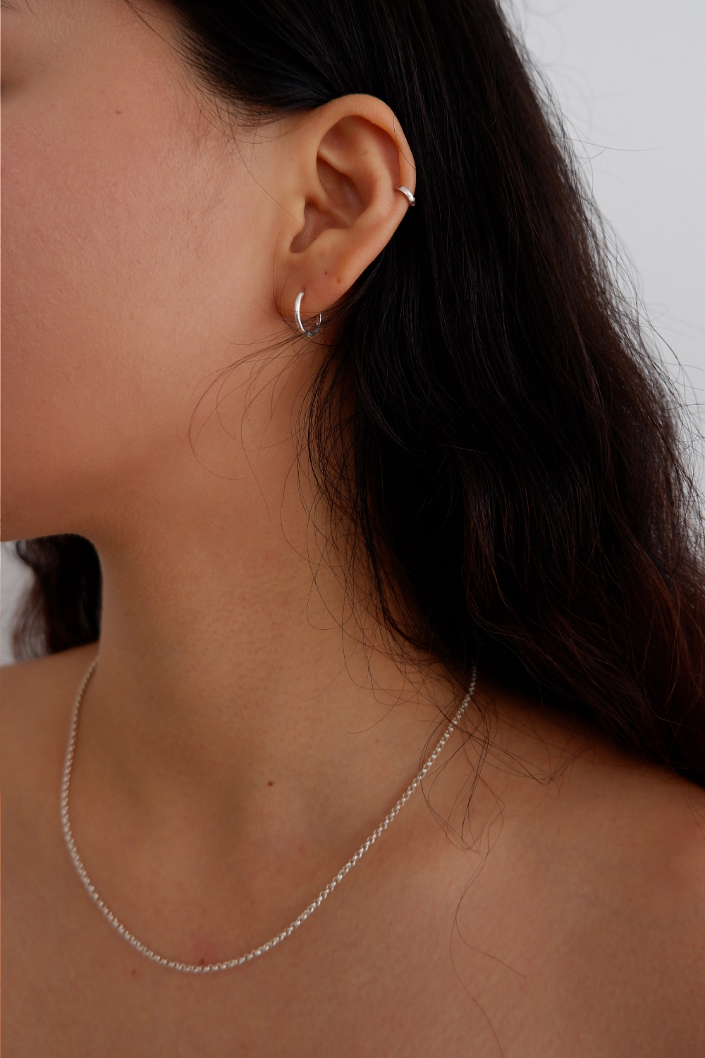 악세사리 모델 착용 이미지-S26L3