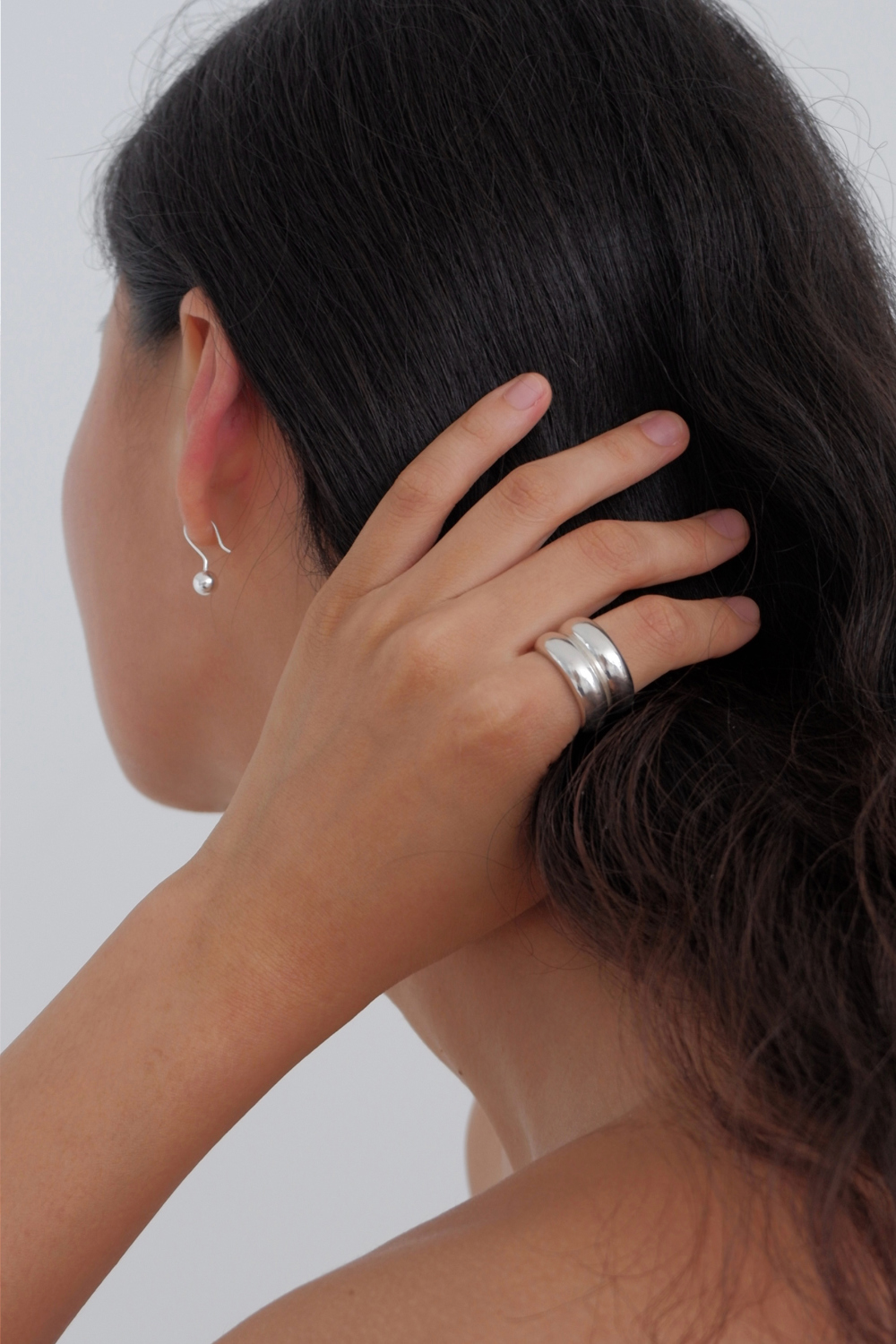 악세사리 모델 착용 이미지-S24L3