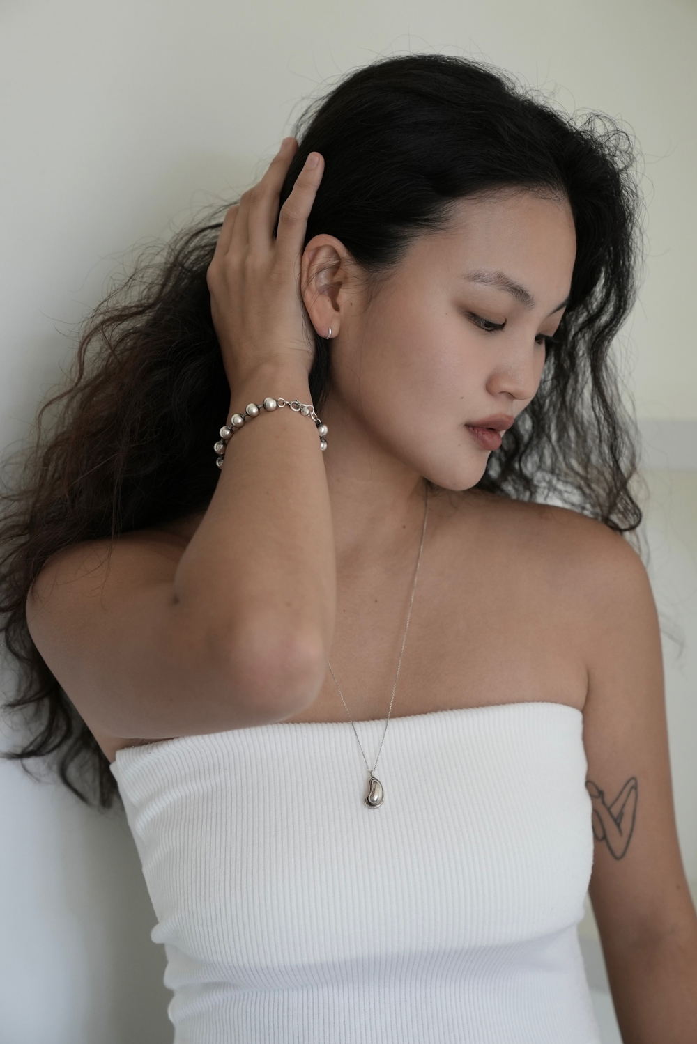 악세사리 모델 착용 이미지-S32L6