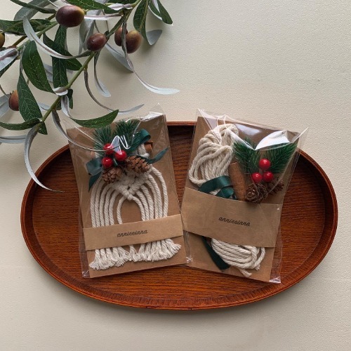 【DIY KIT】  Christmas Mini Macrame Hanging Card  ｜ 聖誕松果迷你編織吊飾賀卡