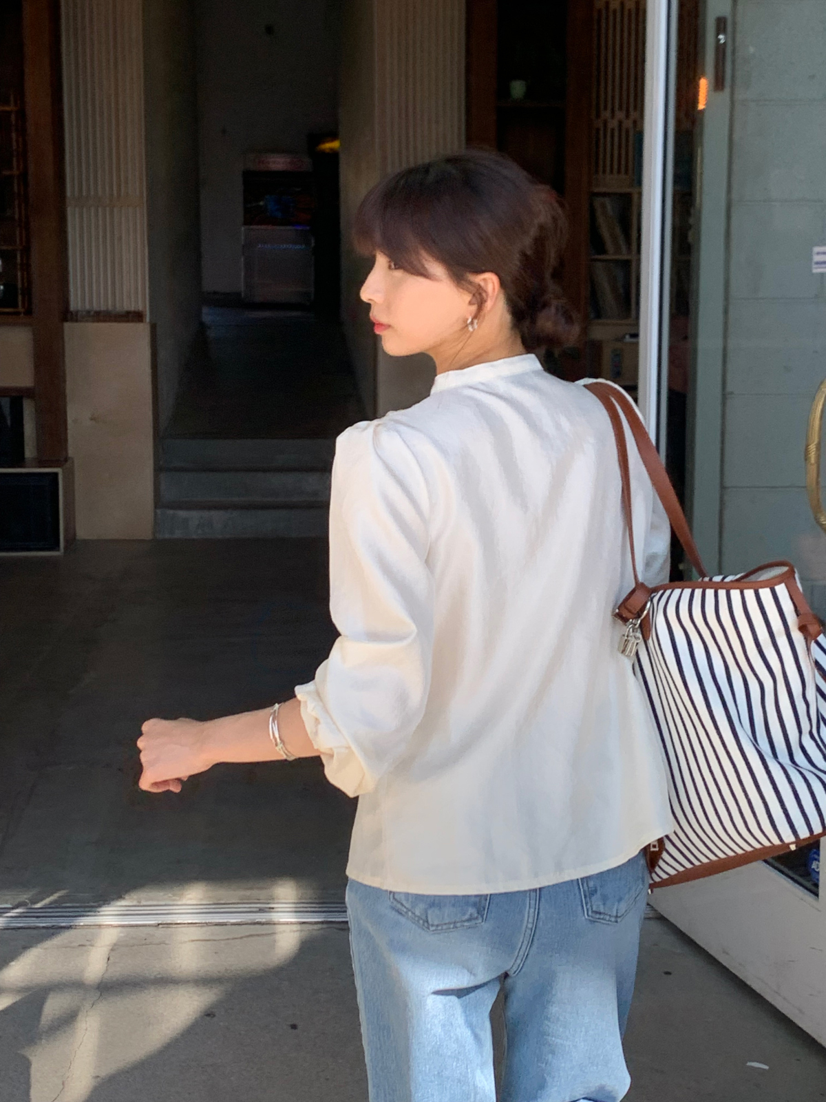 ブラウス モデル画像-S4L27