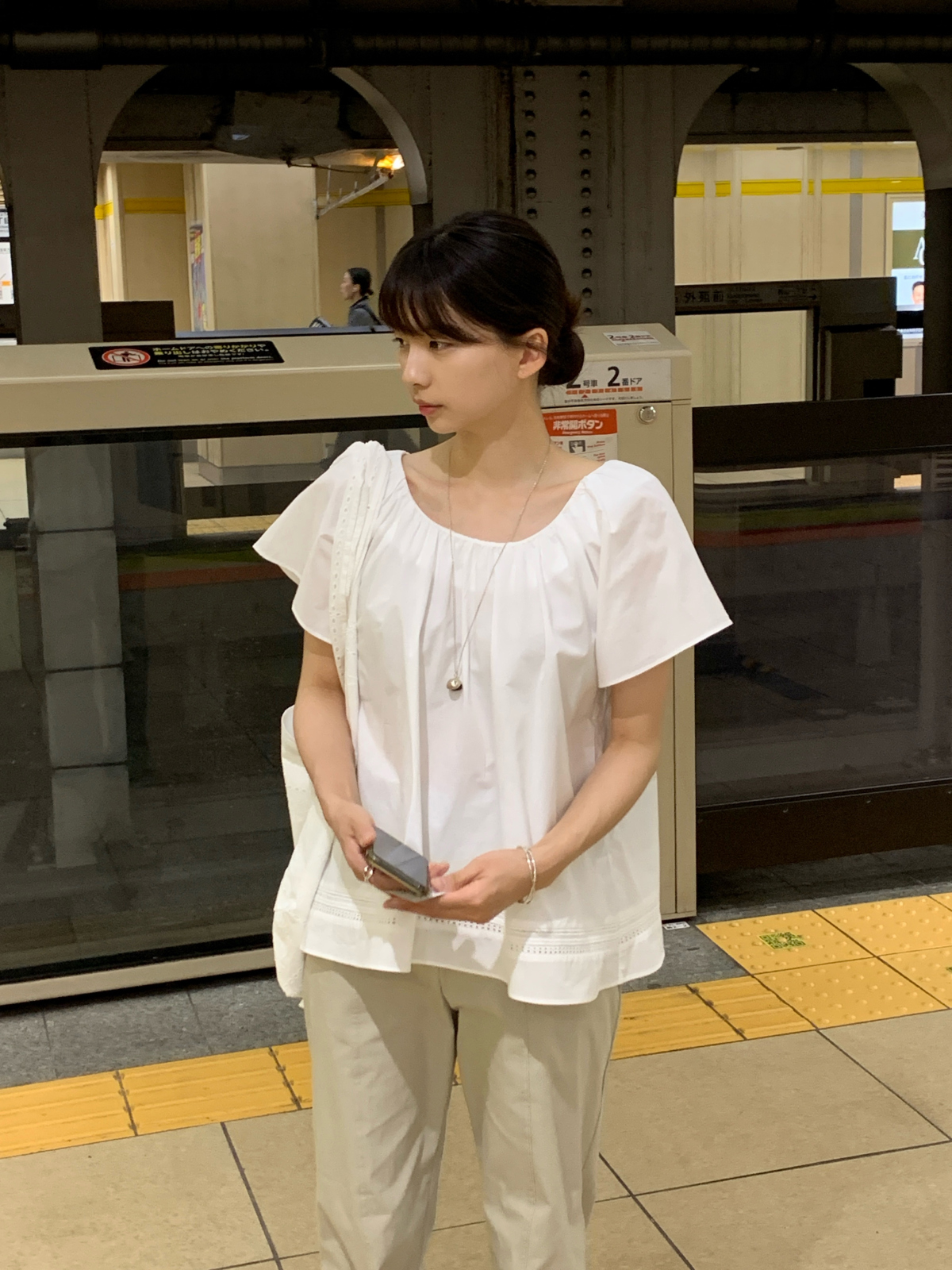 パンツ モデル画像-S4L56