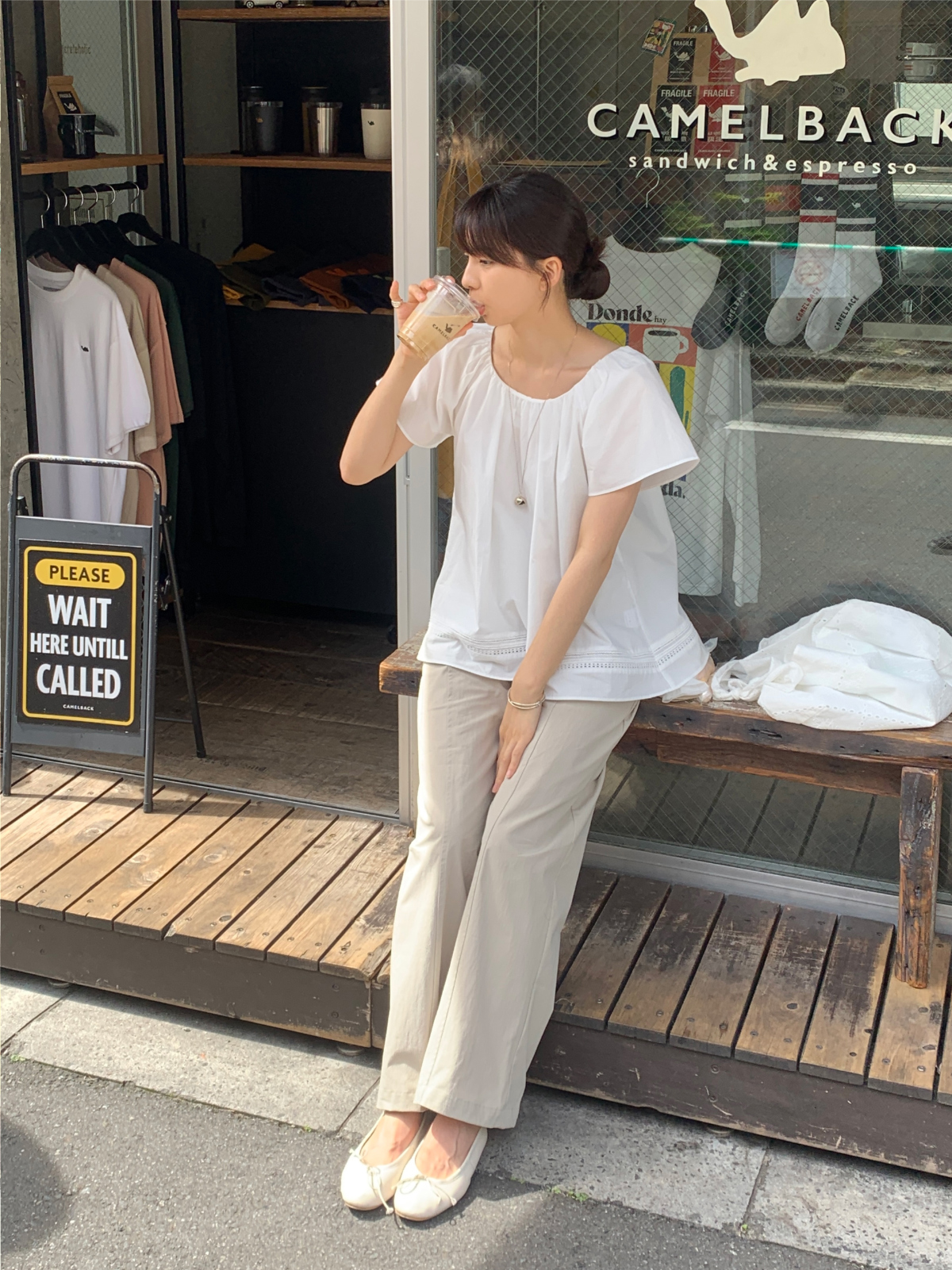 パンツ モデル画像-S4L8