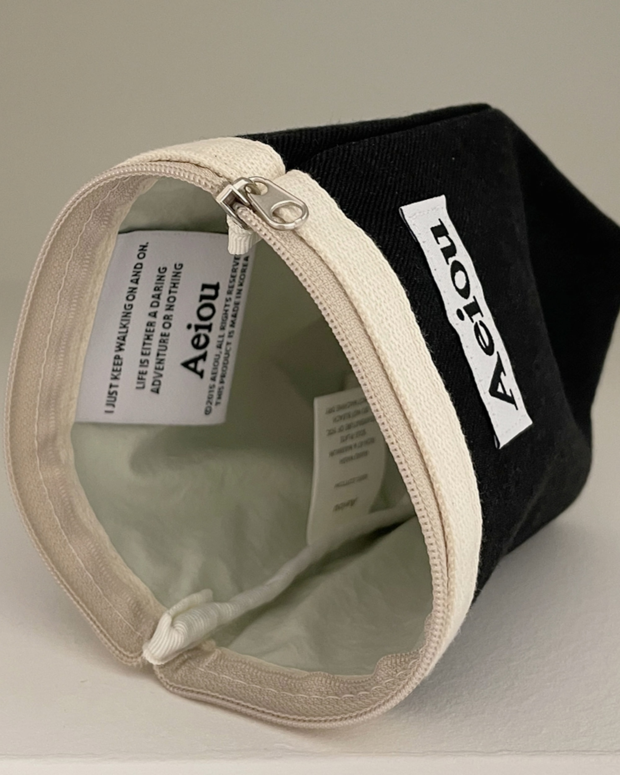 Basic Pouch (M size) Classic Black - discover good goods