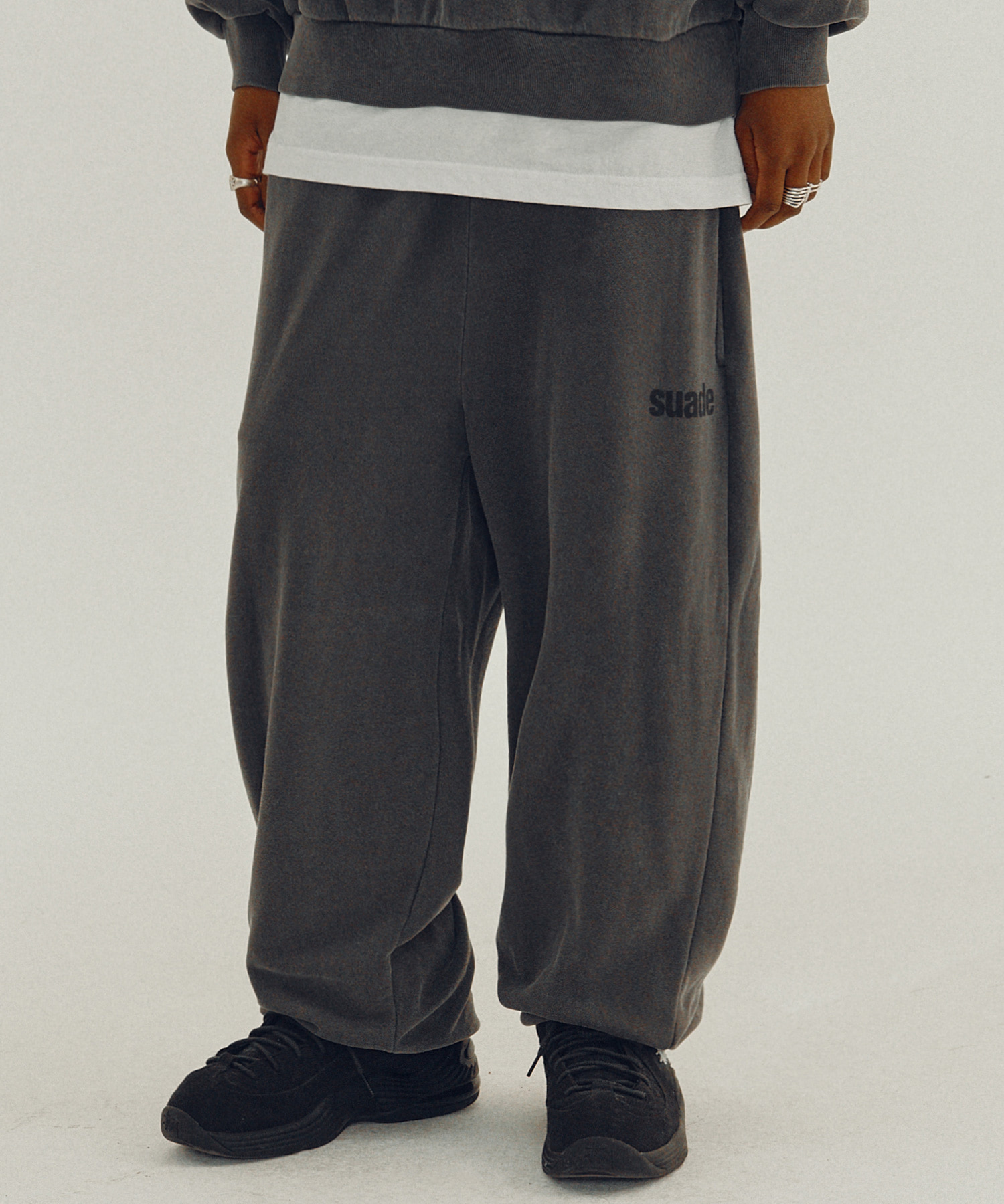 WASHED LOGO PANTS [PIGMENT BLACK] - Suade