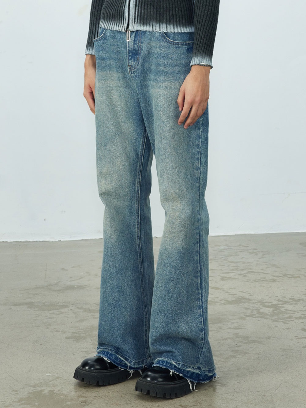 [DOCUMENT] Cleanfit high-rise retro flare jeans