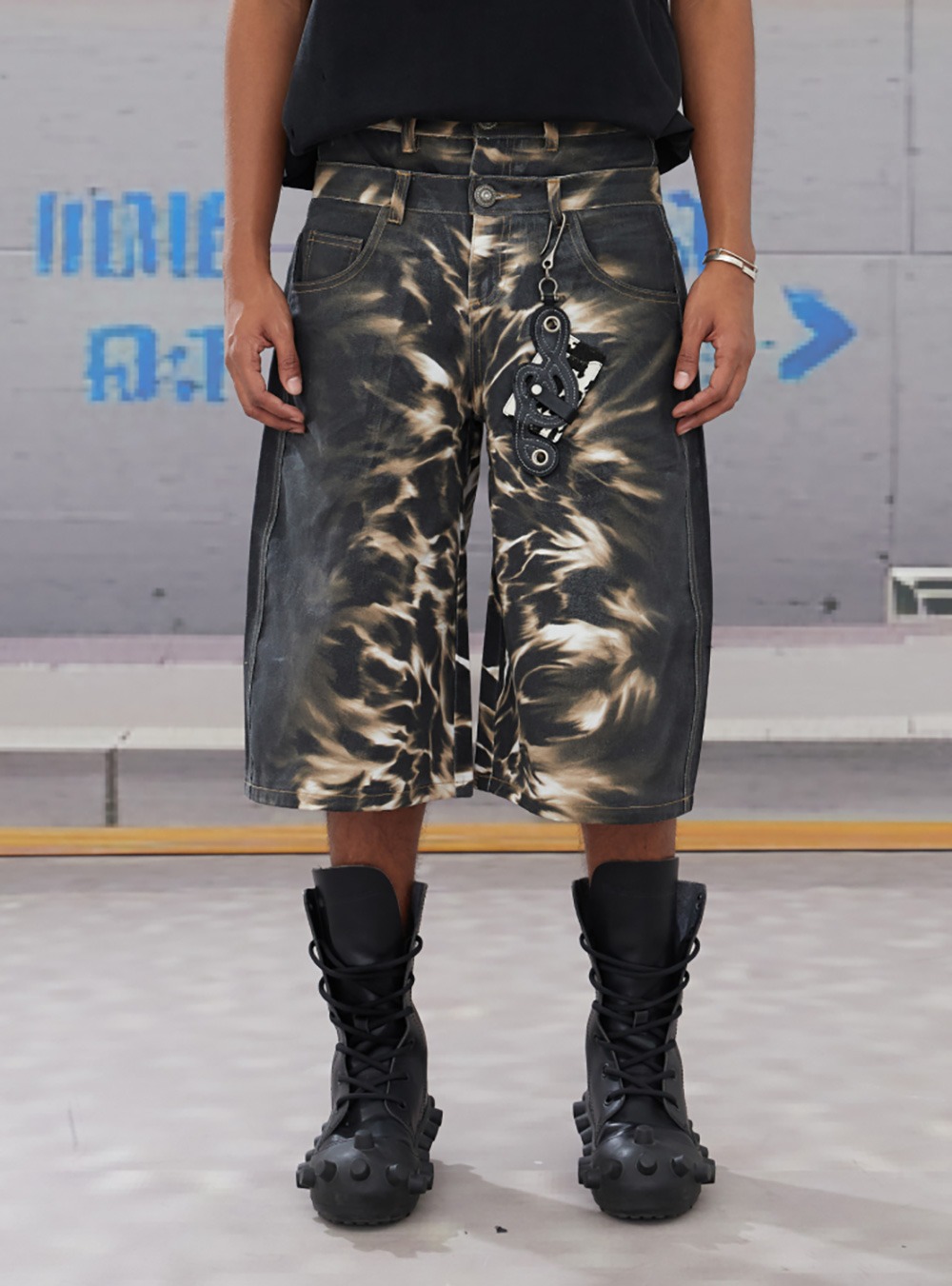 国内で当店のみ DND4DES - Hand-Painted Leopard Print Shorts Hand-Painted Leopard Print Shorts - BCAESAR