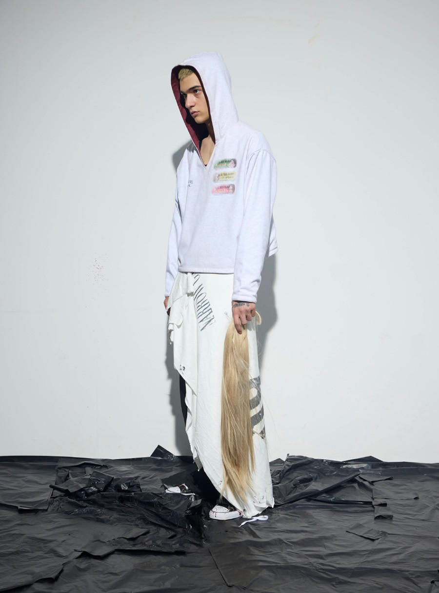 送料関税込 【NO E MOSEN】 Spy Card Embroidered Hoodie no E mosen] Spy Card Embroidered Double-Sided Hoodie - 비엑세스