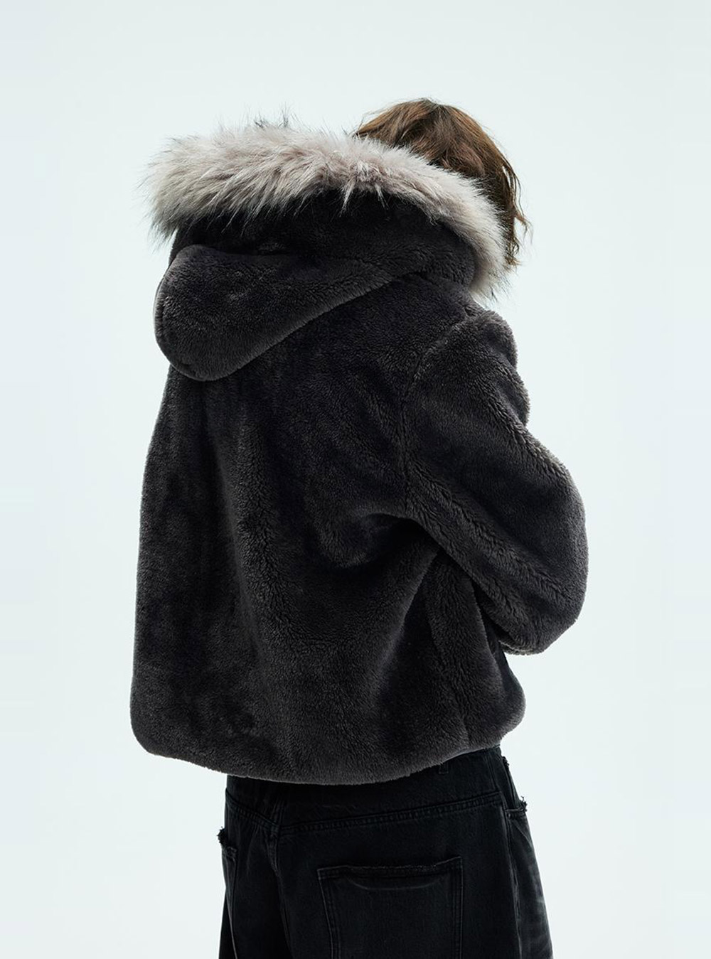 送料無料 ギフト WHISTLEHUNTER] Two-Tone Detachable Fur Hoodie (2color) - BCAESAR トップス