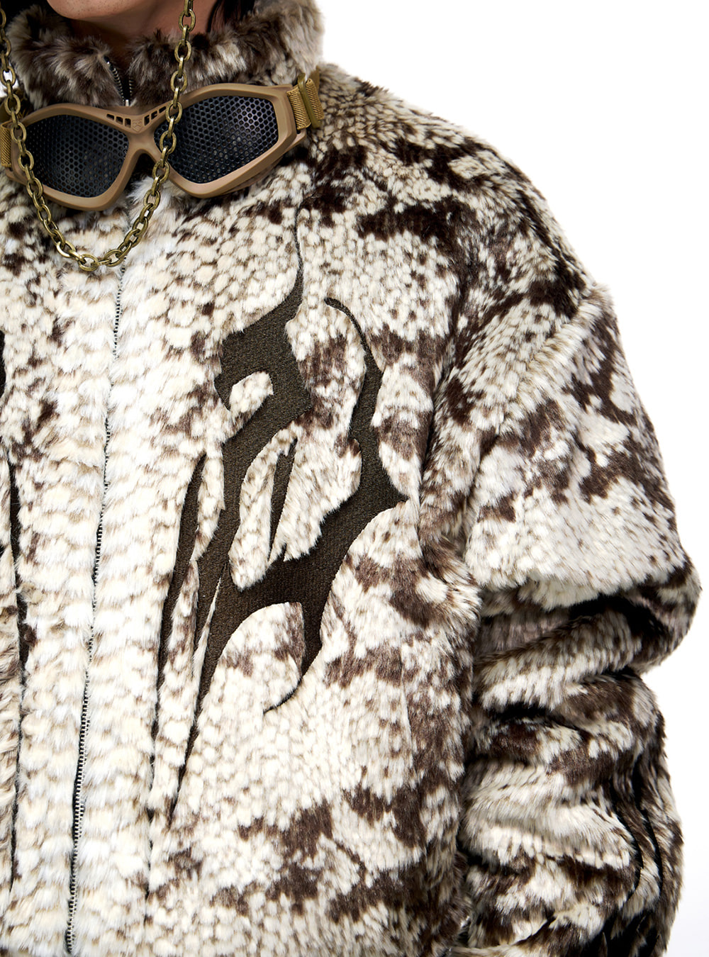PERSONSOUL] Snake Pattern Faux Fur Jacket | 비엑세스