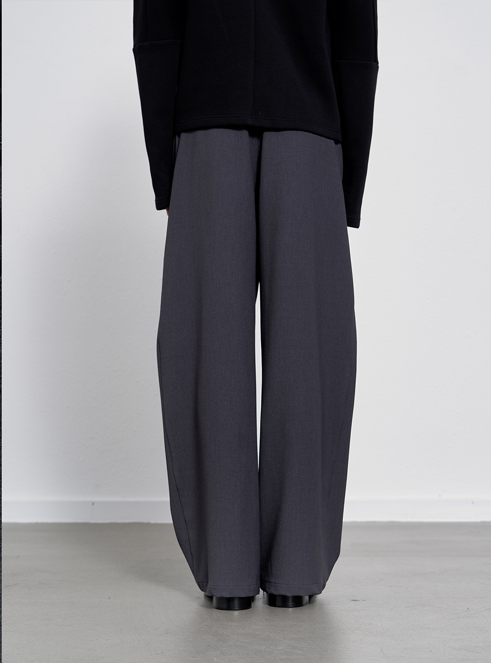 JCAESAR Side-Pleated Casual Pants ブラック Side Pleated Relaxed Trousers - BCAESAR