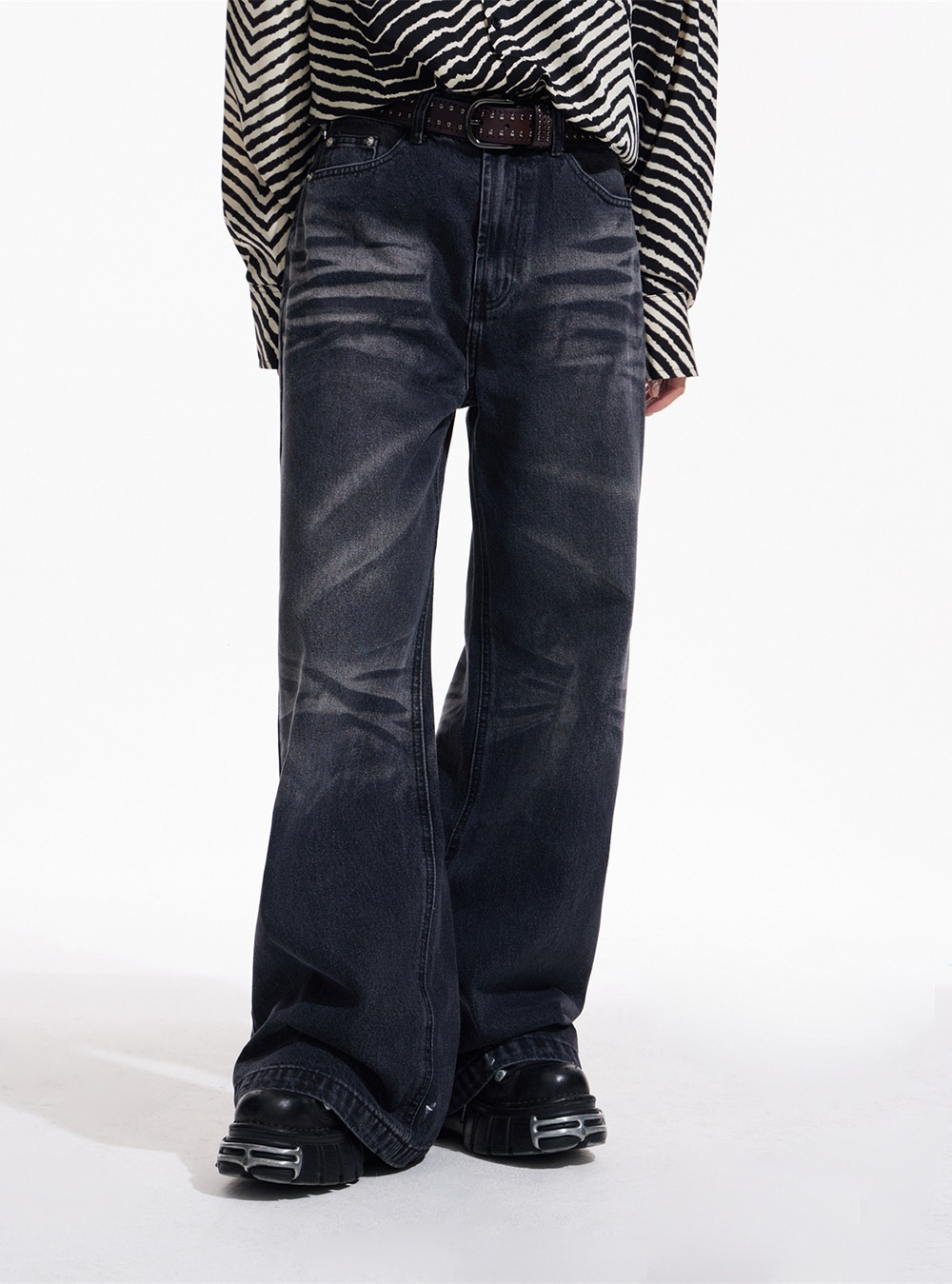 [PEOPLESTYLE] Damage Heavy Waxing Denim Pants (2color)
