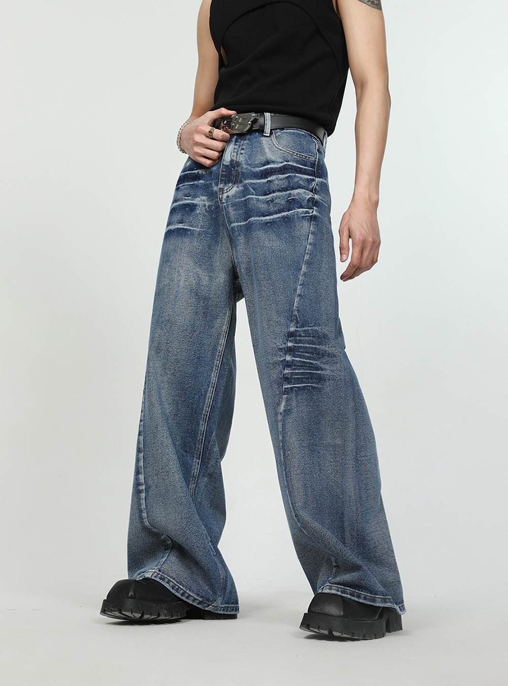 [LUCE GARMENT] Pleated Design Straight Leg Jeans