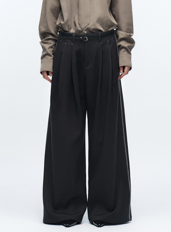 Slight Vogue] Black Wide-Leg Pants with Pleated Design - BCAESAR