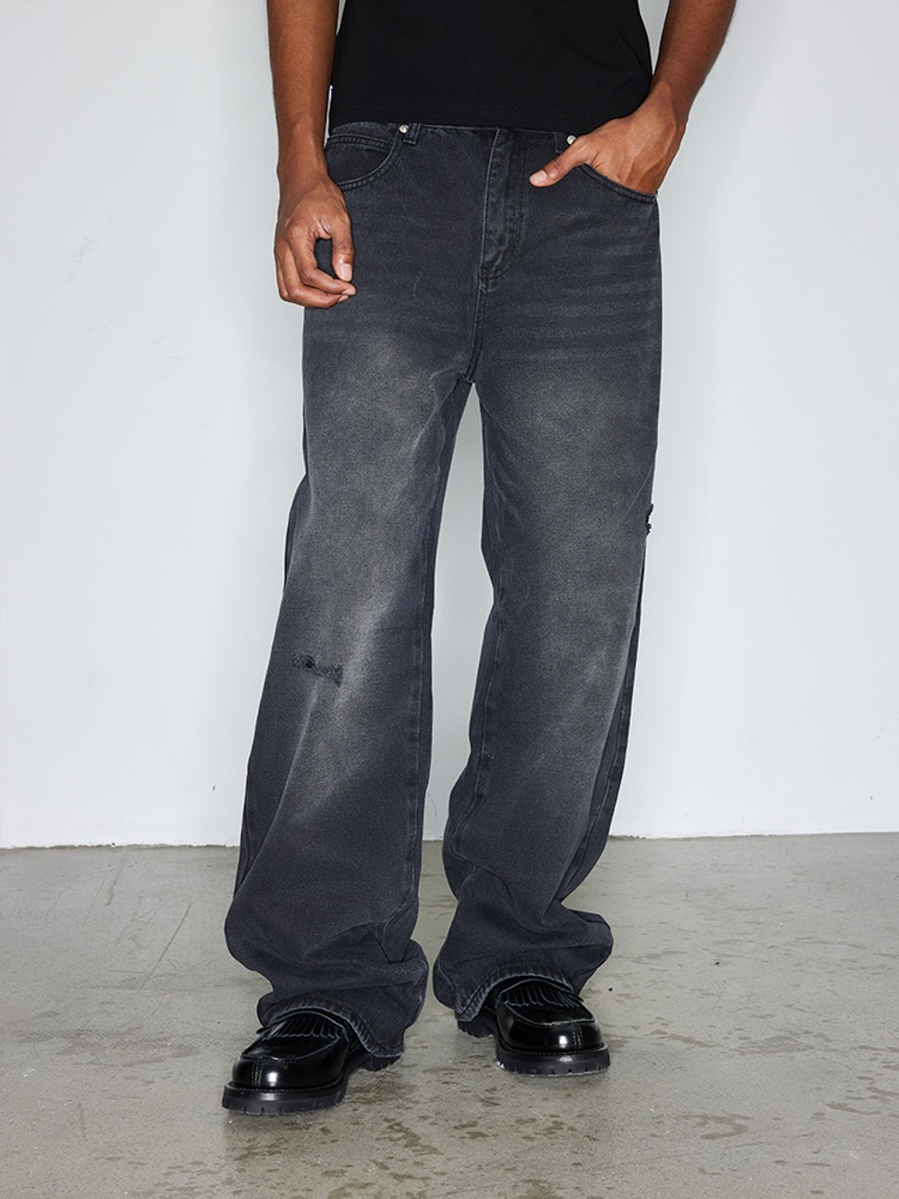 [CRICLE CAGE] Washed Hand Damage Loose Straight Jeans