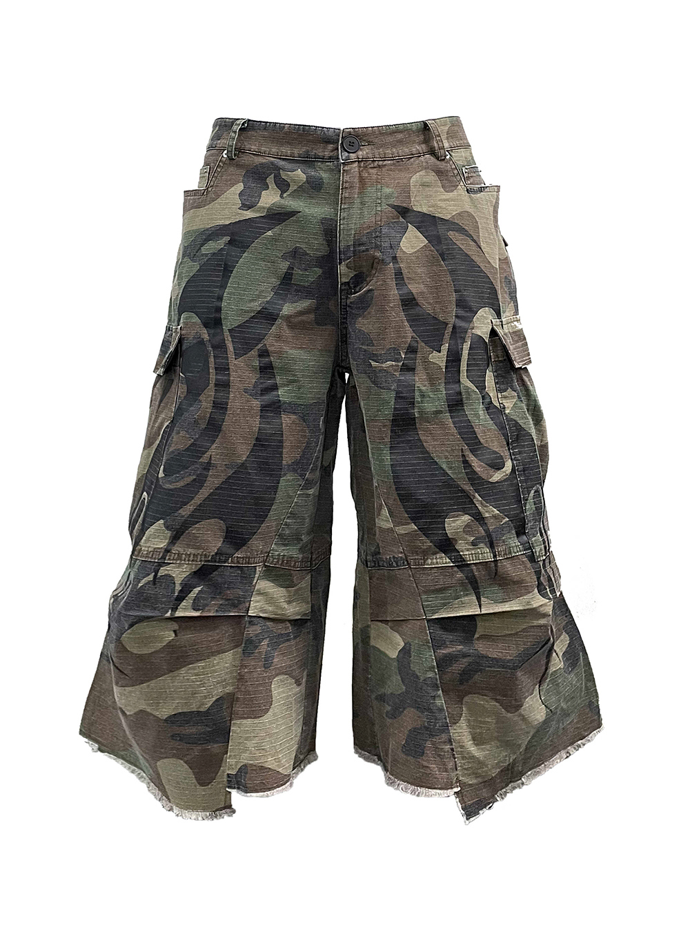PCCVISION] Totem Camouflage Three-Quarter Cargo Shorts - BCAESAR