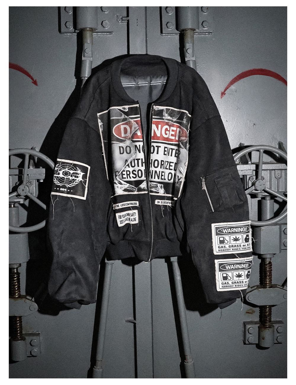 送料関税込 【LCE】 Gray-Blue Bomber Jacket with Patches LCE] Gray-Blue Bomber Jacket with Warning Patches - BCAESAR