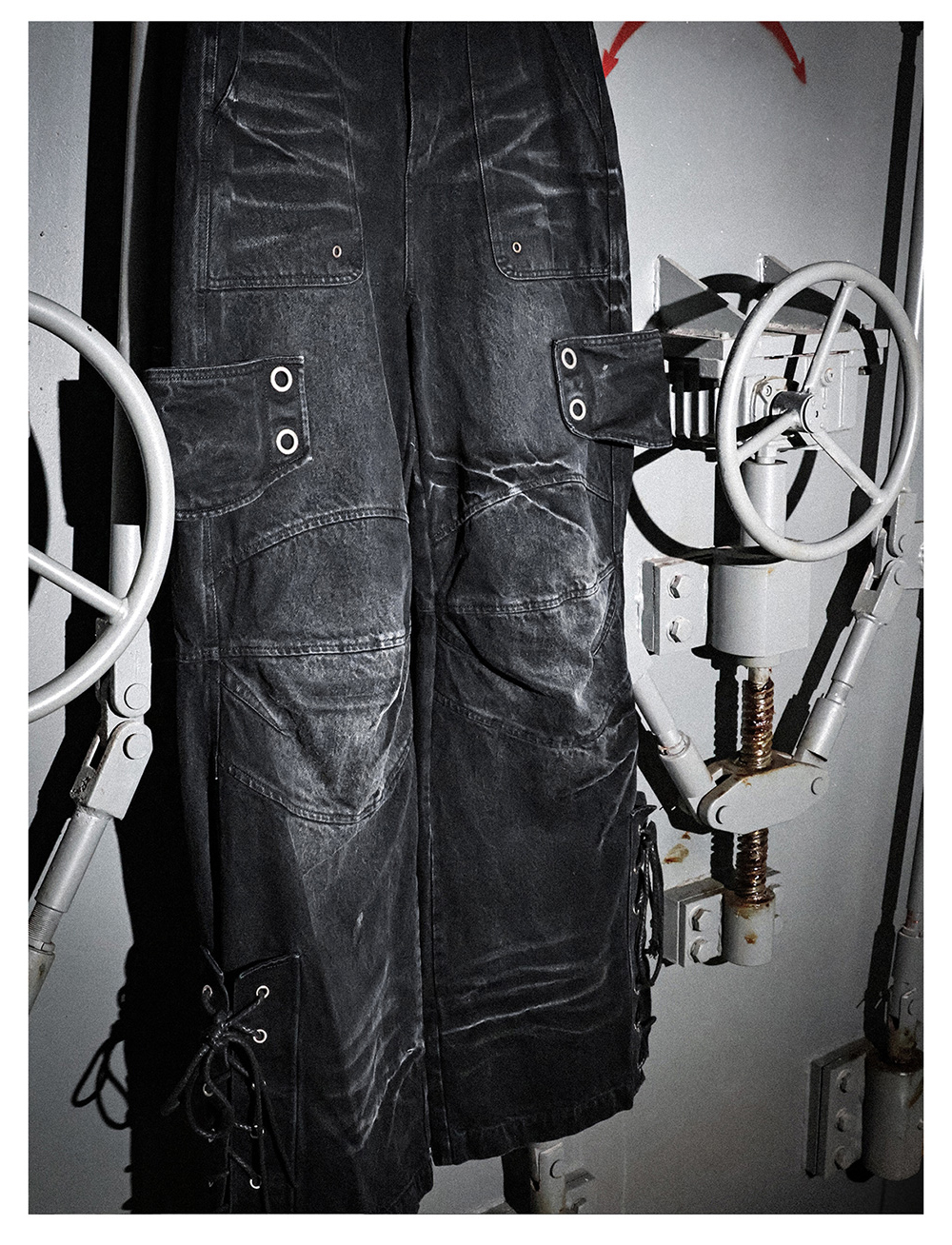 国内で当店のみ LCE - Multi-pocket Washed Wide Cargo Pants LCE] Multi-pocket Washed Wide Cargo Pants - BCAESAR