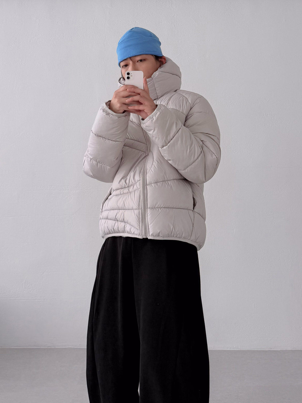패딩 모델 착용 이미지-S1L58