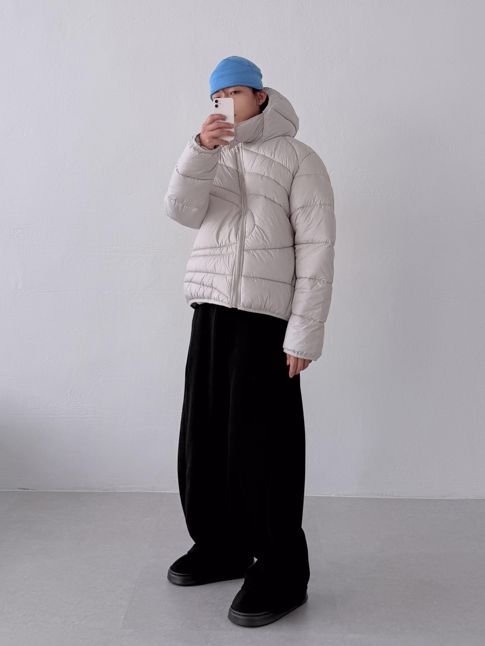 패딩 모델 착용 이미지-S1L63