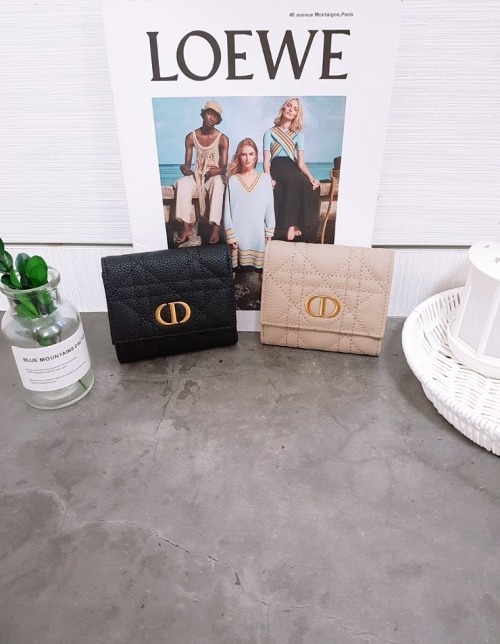 디✔