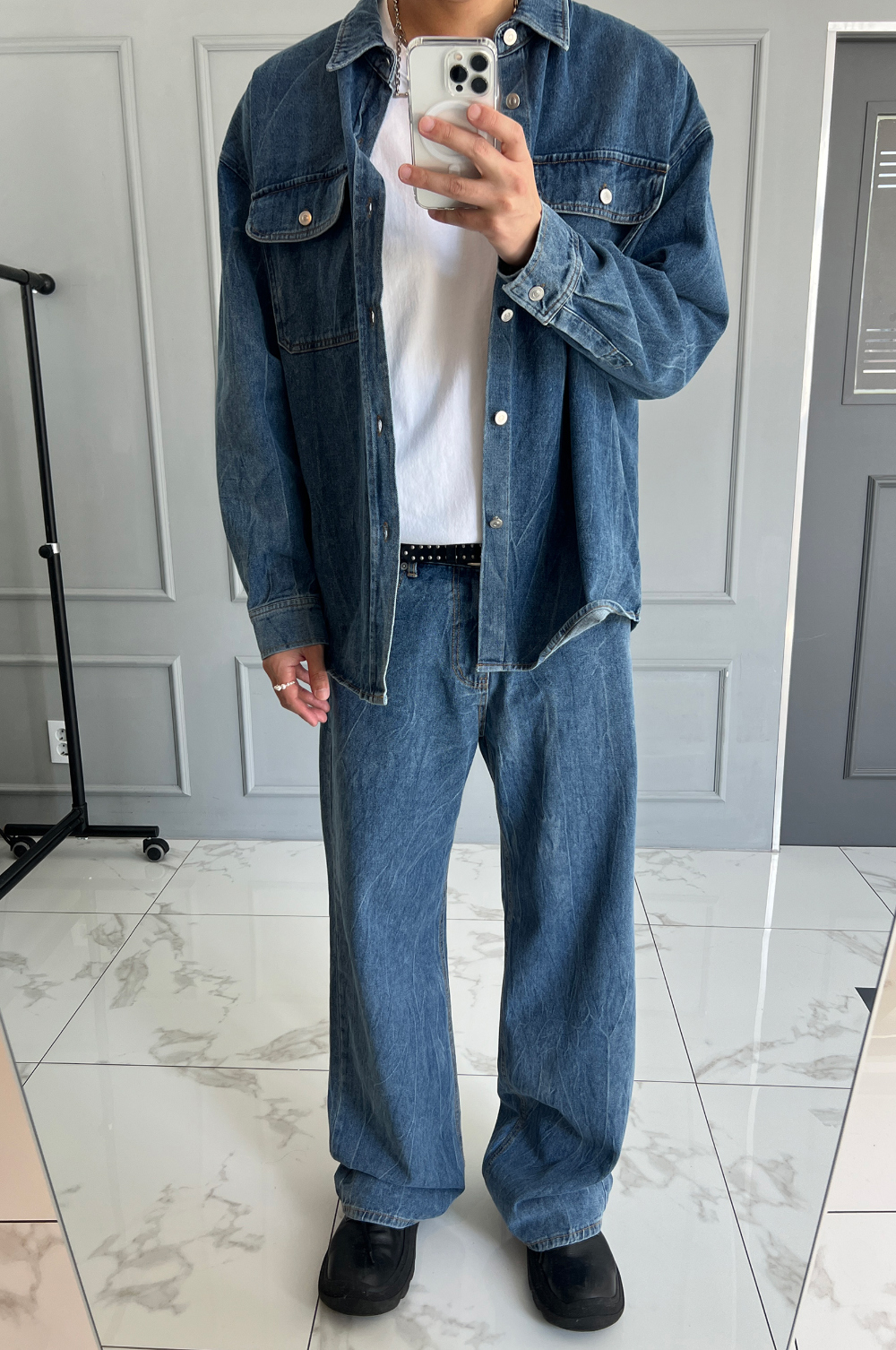 허리띠 모델 착용 이미지-S4L4