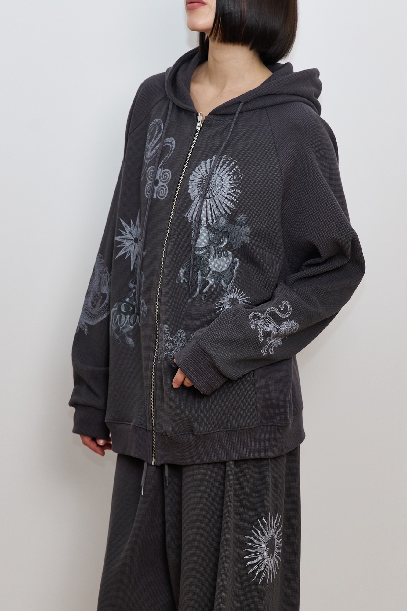 TOOMUCHTAX] / ☆ PRINTED WAFFLE PANTS / GREY PRINTED WAFFLE