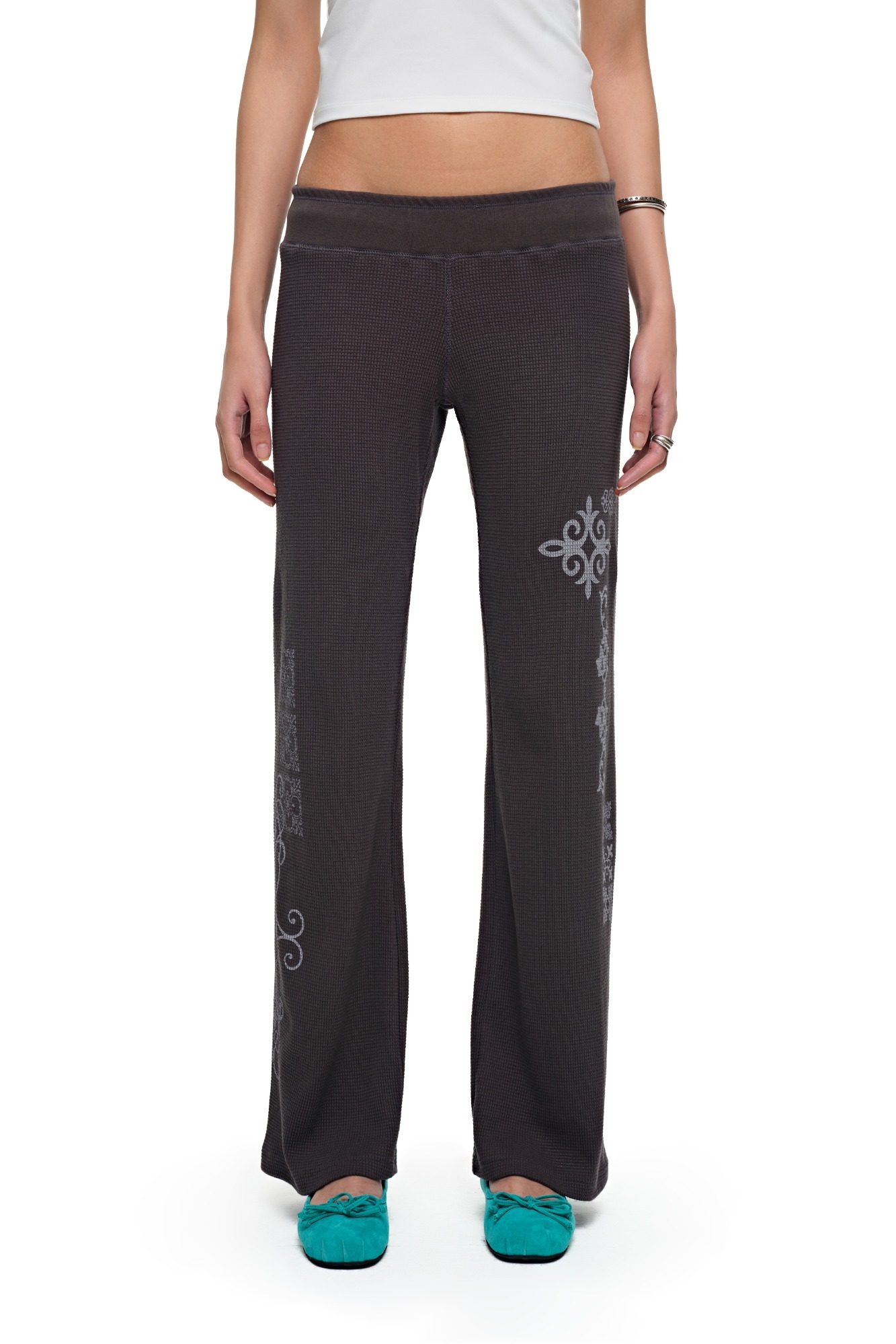 Folk Pattern Slim-Fit Waffle Pants Charcoal | toomuchtax 투머치택스