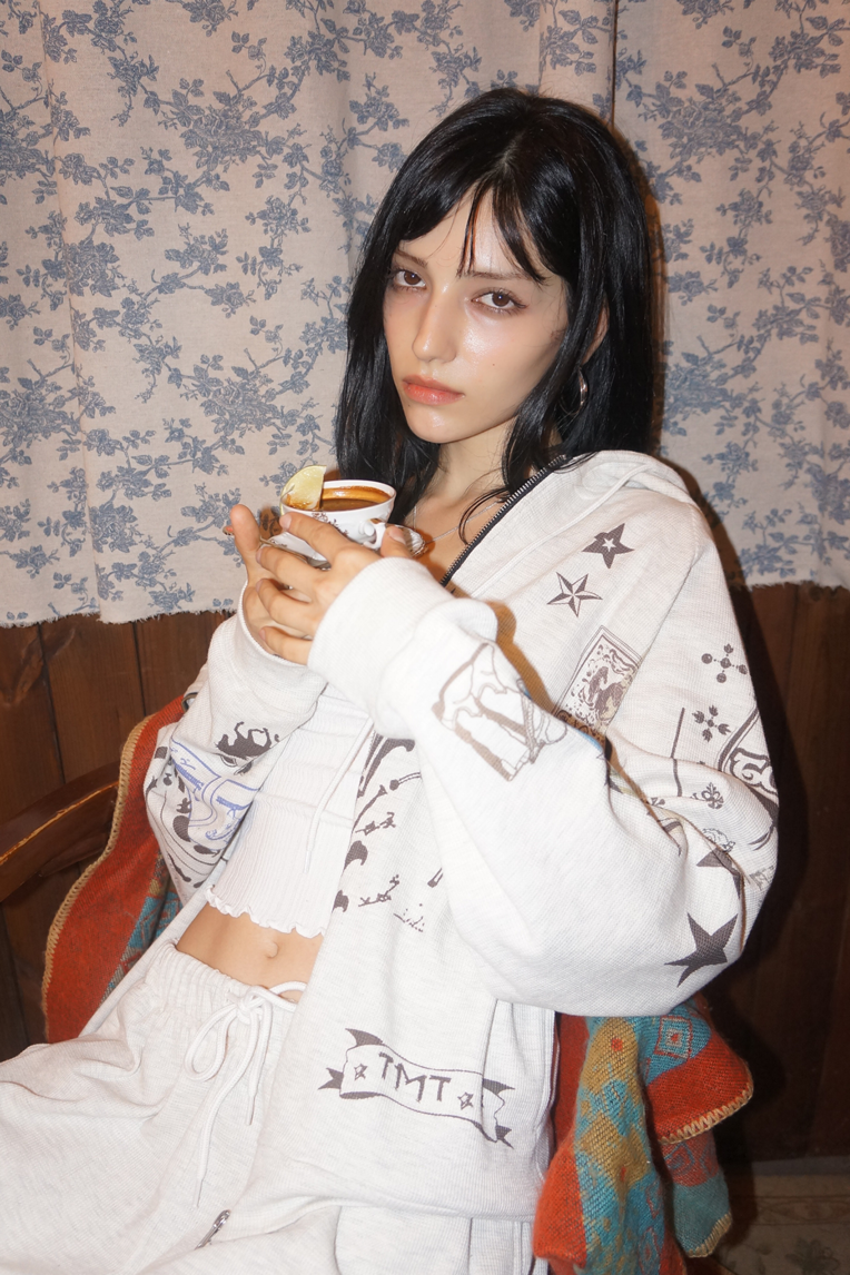 【韓国toomuchtax トゥーマッチタックス】PRINTED WAFFLE PANTS MUSINSA | TOOMUCHTAX PRINTED WAFFLE PANTS (IVORY)
