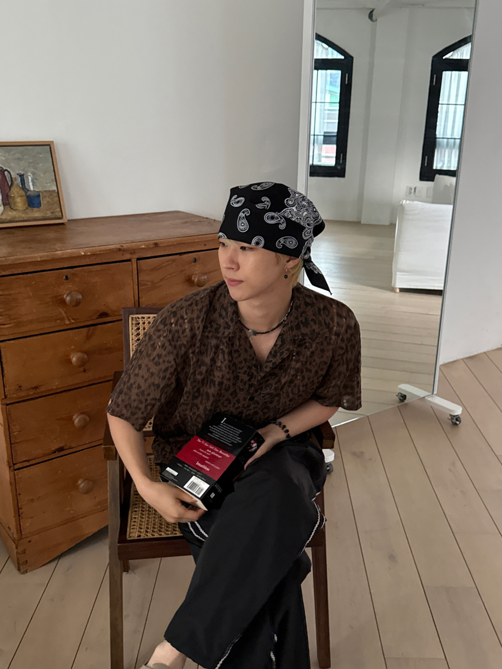 반팔 티셔츠 모델 착용 이미지-S221L17